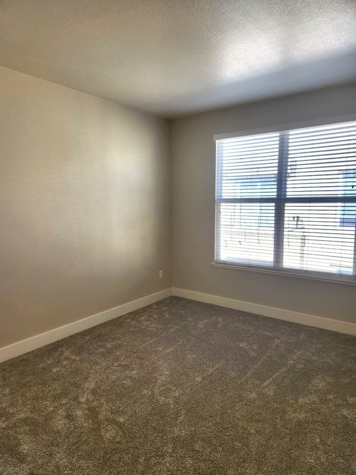 338 City Center Dr - Photo 7 of 23