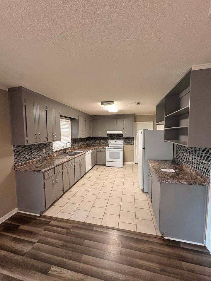 102 Navaho St - Photo 5 of 17