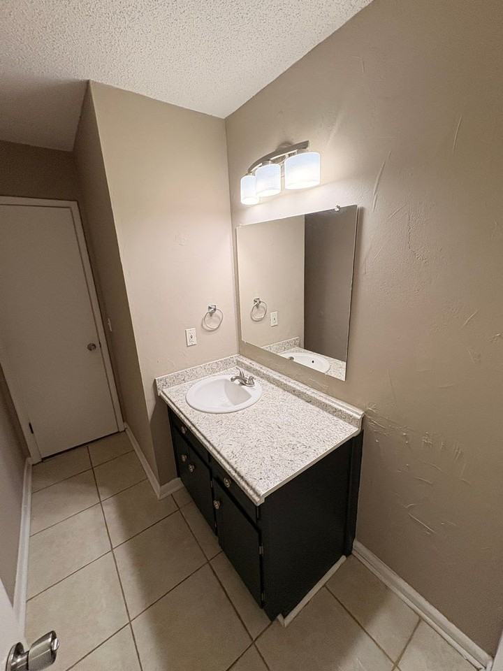 102 Navaho St - Photo 7 of 17