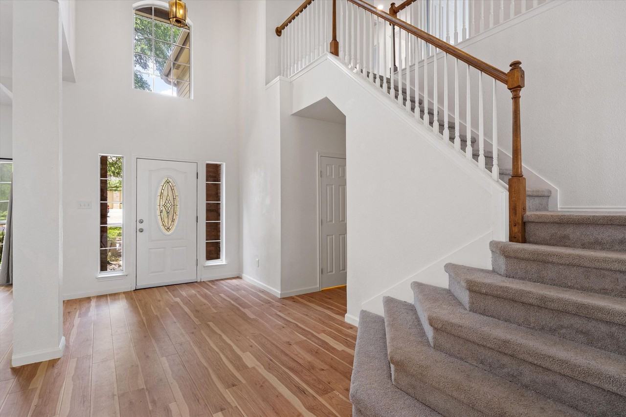 100 Parque Cir - Photo 3 of 39