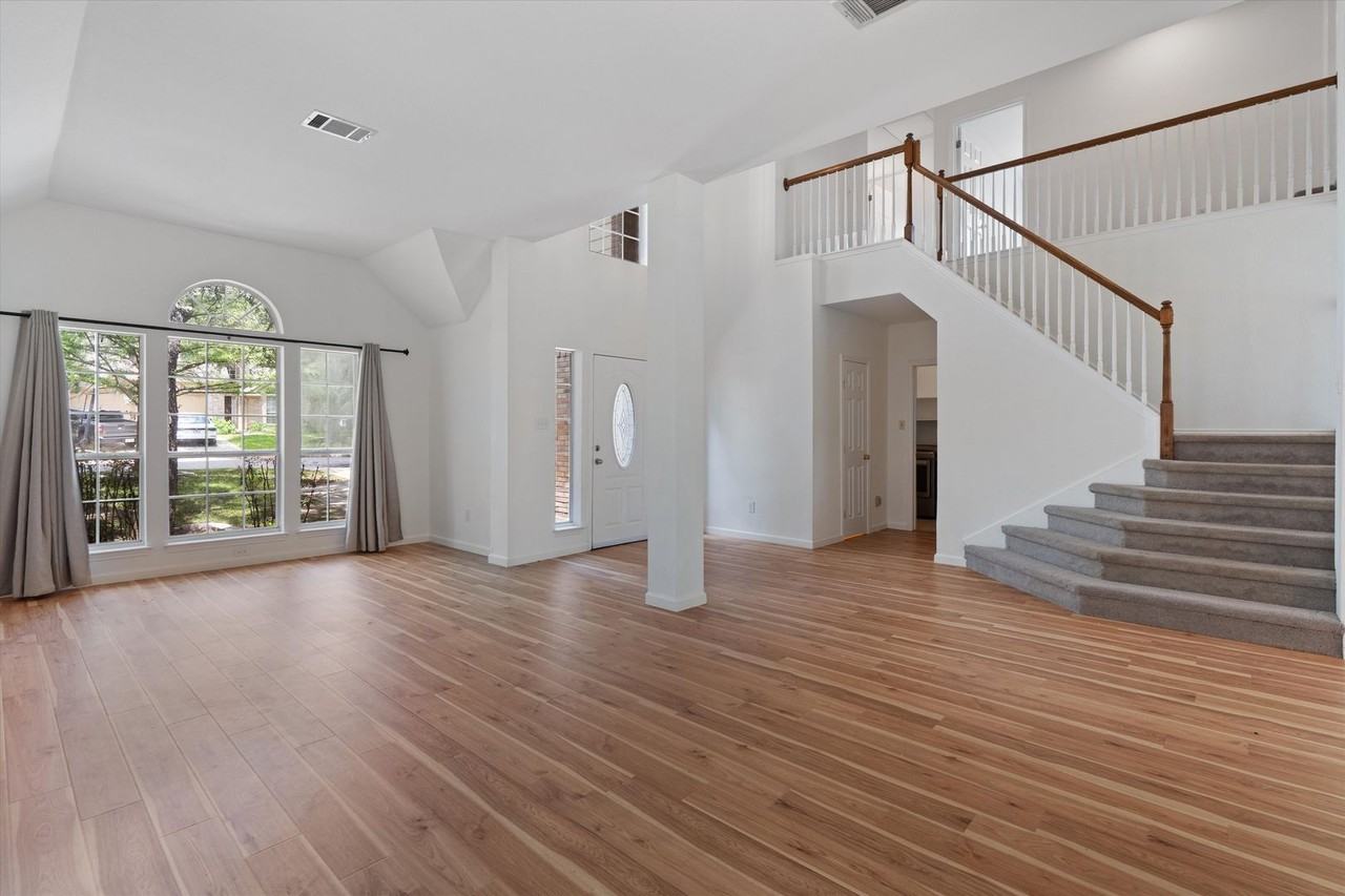 100 Parque Cir - Photo 6 of 39