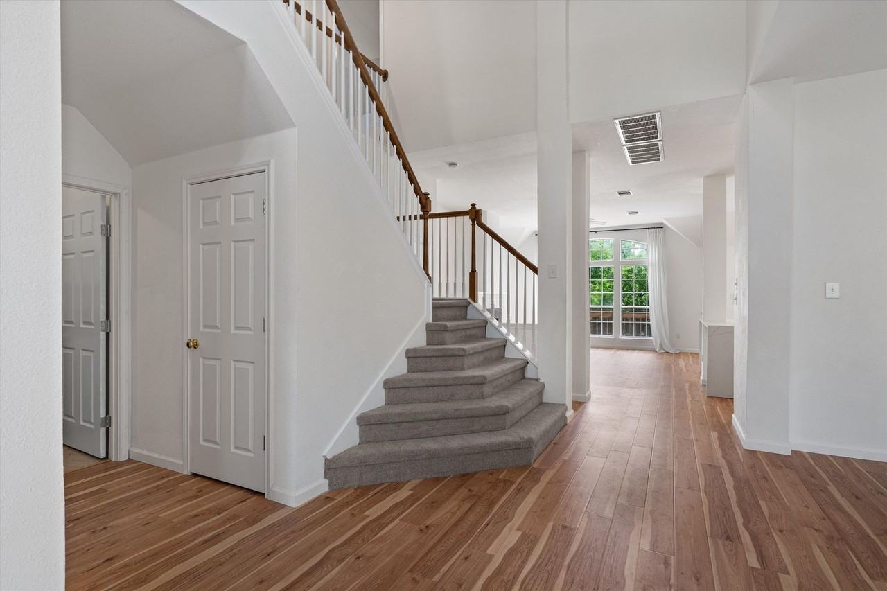 100 Parque Cir - Photo 7 of 39