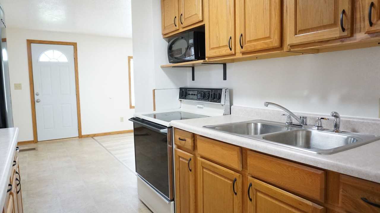 1111 7th St Sw - Photo 3 of 17