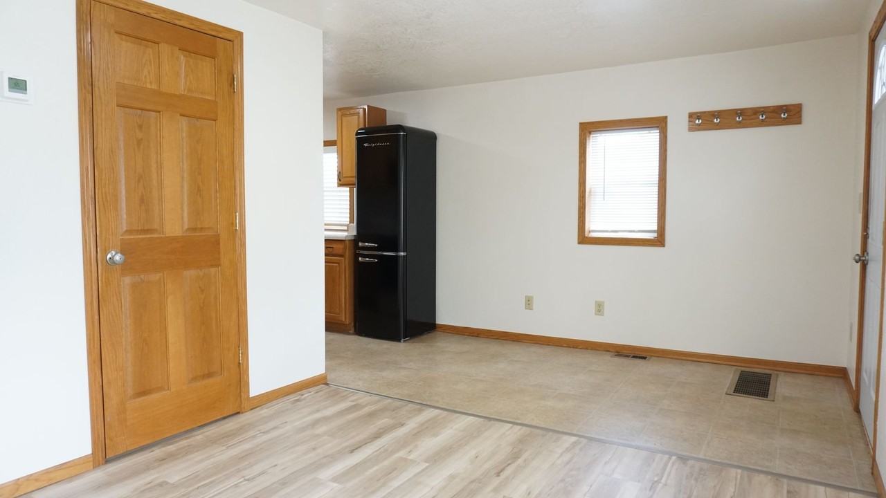 1111 7th St Sw - Photo 4 of 17