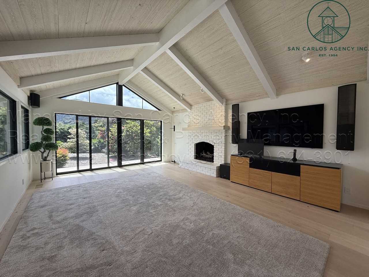 8072 Lake Pl - Photo 3 of 27