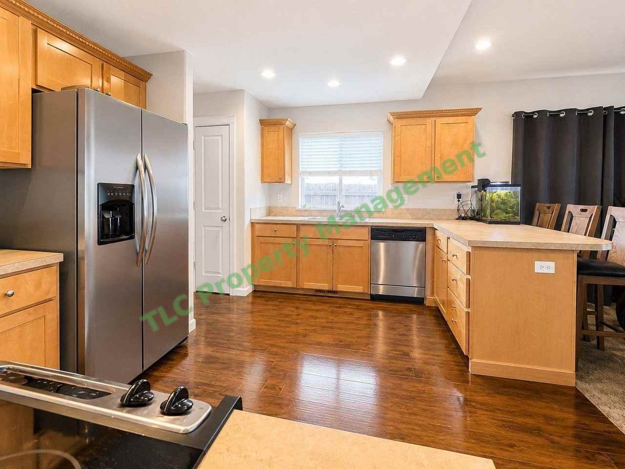 942 Salamander Rd Se - Photo 6 of 34