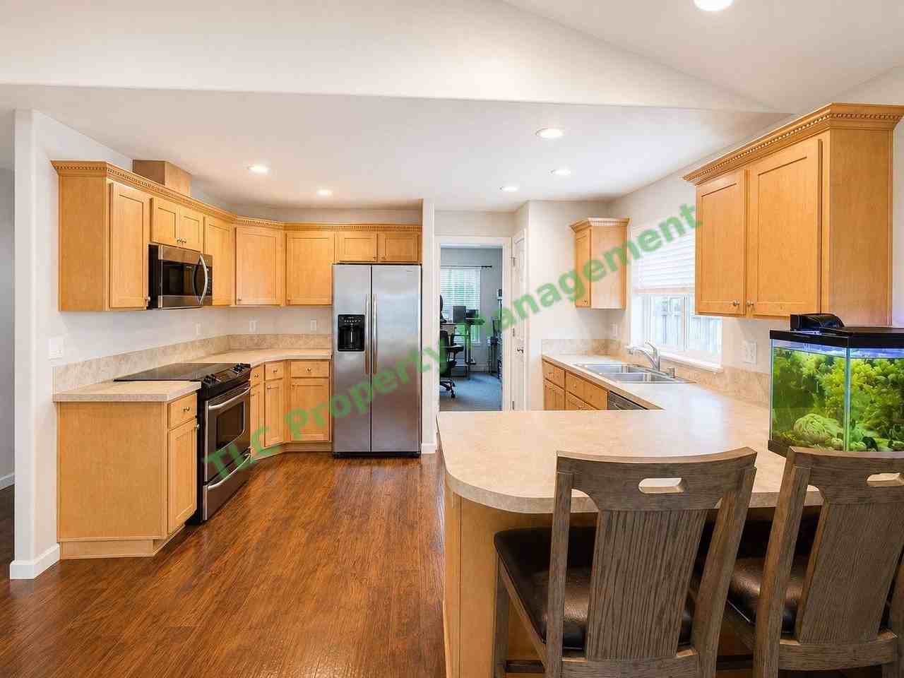 942 Salamander Rd Se - Photo 7 of 34