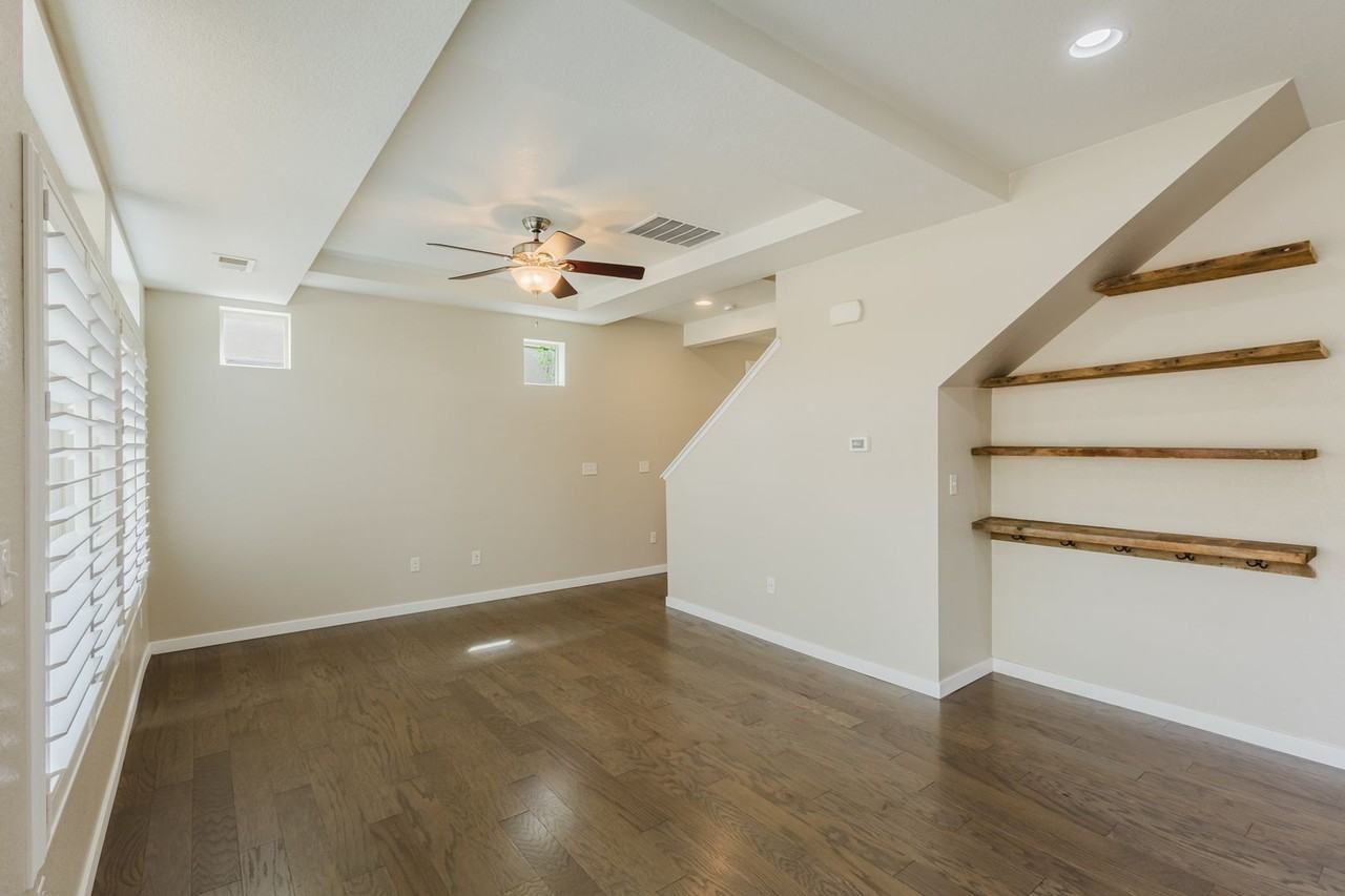 2656 Champagne Ave - Photo 7 of 50