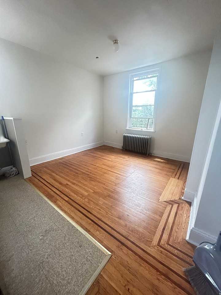 1808 W Tioga St - Photo 2 of 3