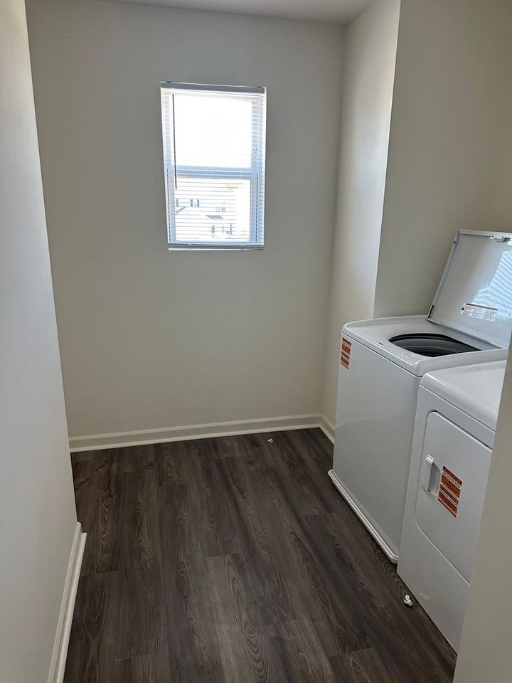 7024 Peppermill Way - Photo 4 of 8