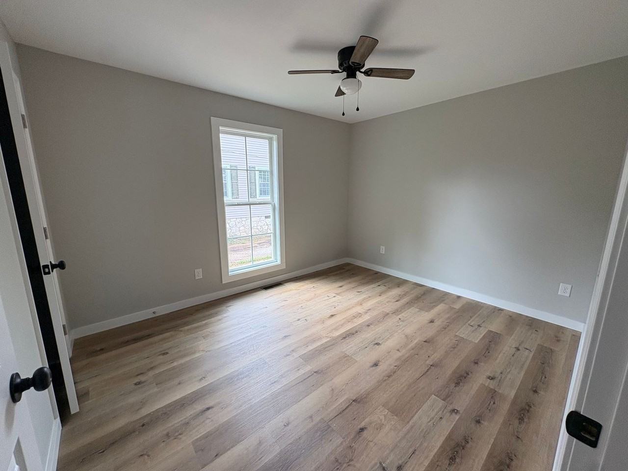 1530 Kenton St - Photo 4 of 8