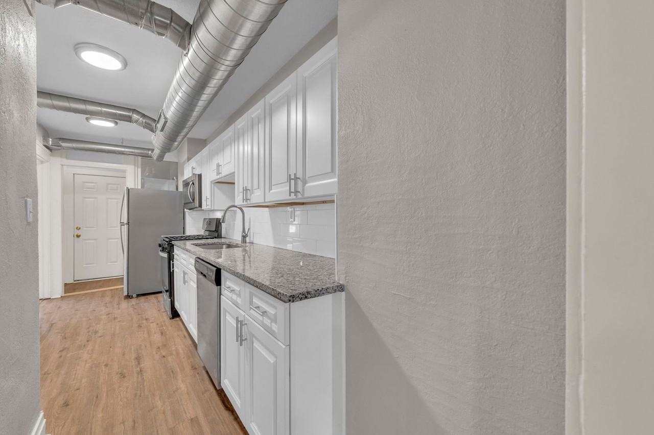 4220 Harrison St - Photo 2 of 18