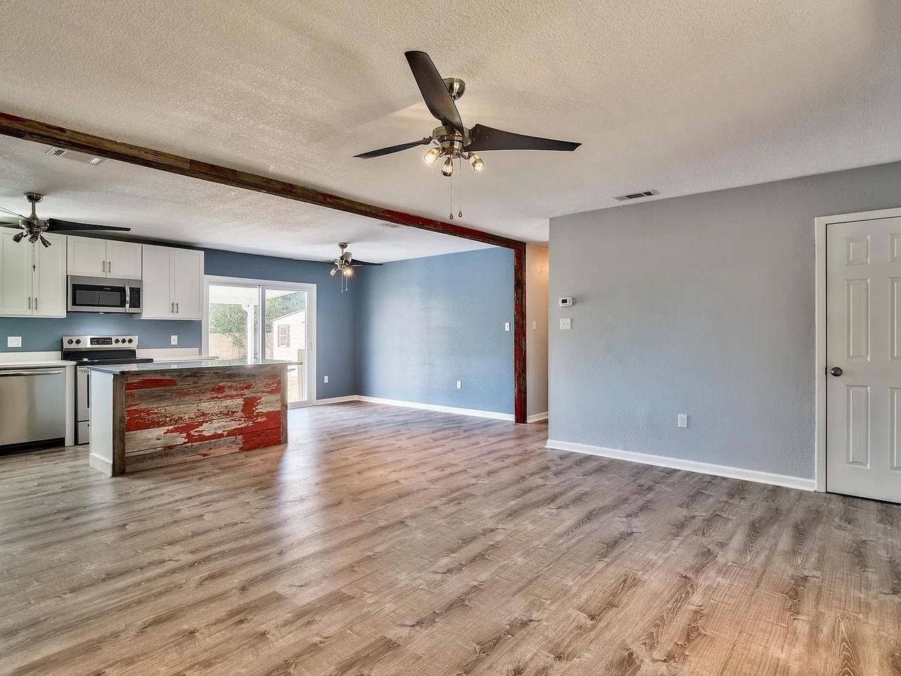 548 Kelly St - Photo 4 of 15
