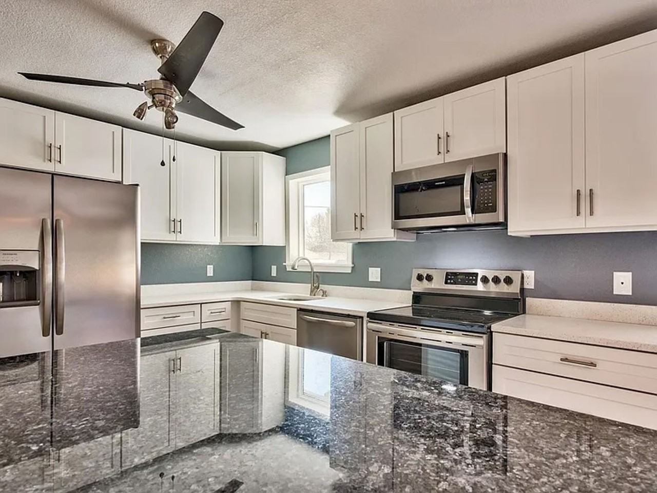 548 Kelly St - Photo 5 of 15