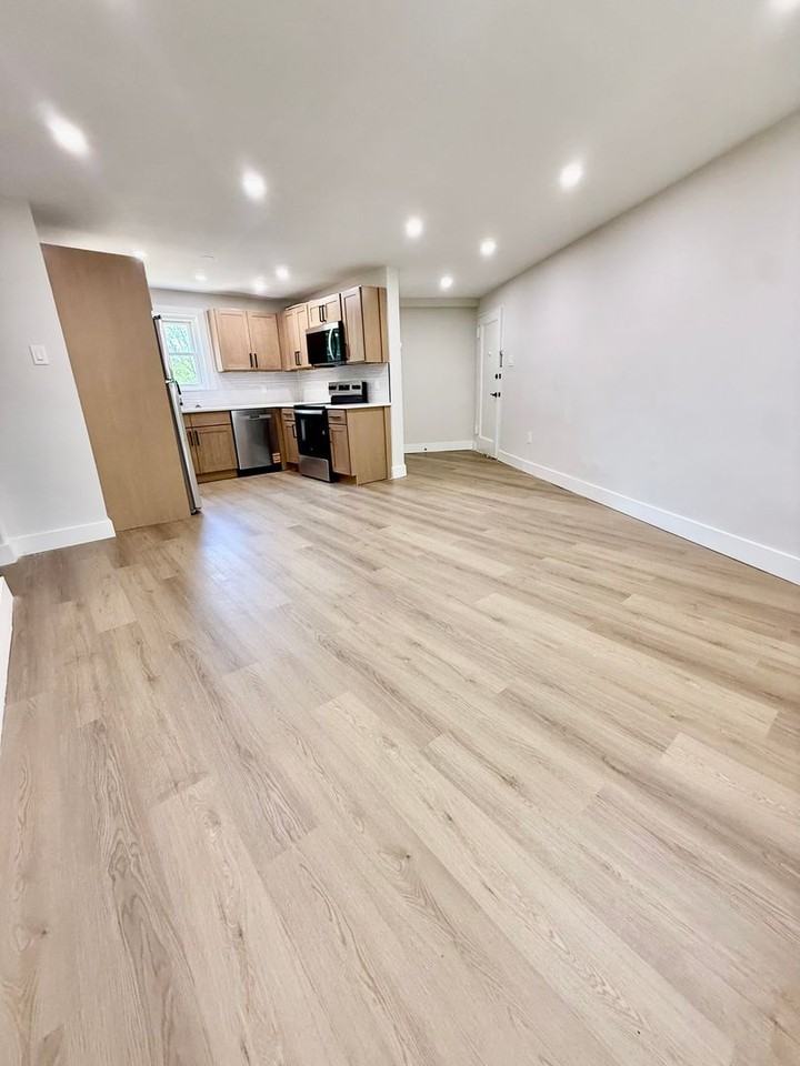 355 North St - Photo 2 of 13