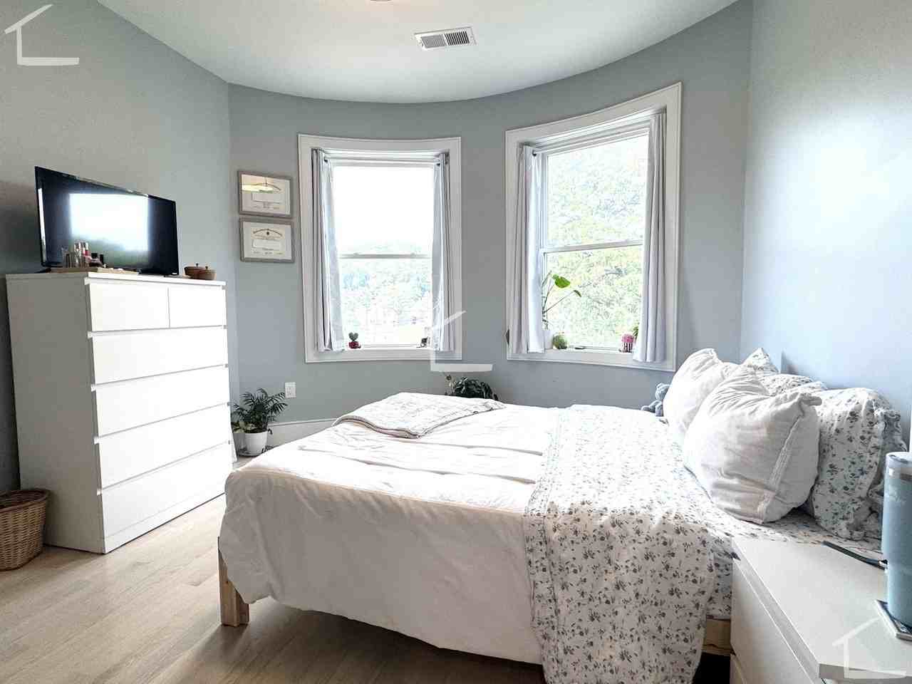 9 University Rd #2