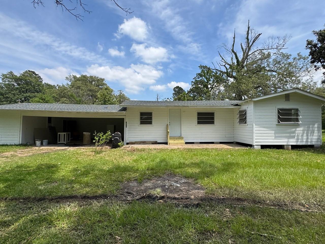 1653 Effie Hwy - Photo 2 of 10