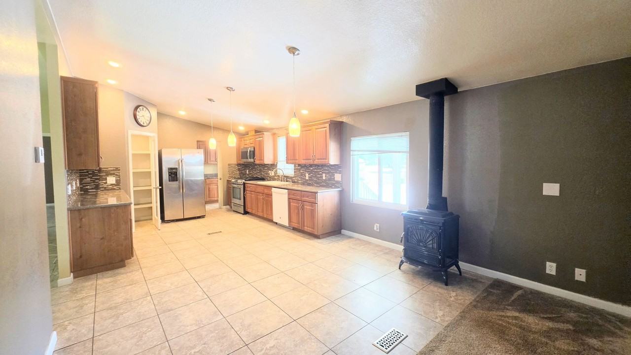 39805 Newport Rd - Photo 3 of 21