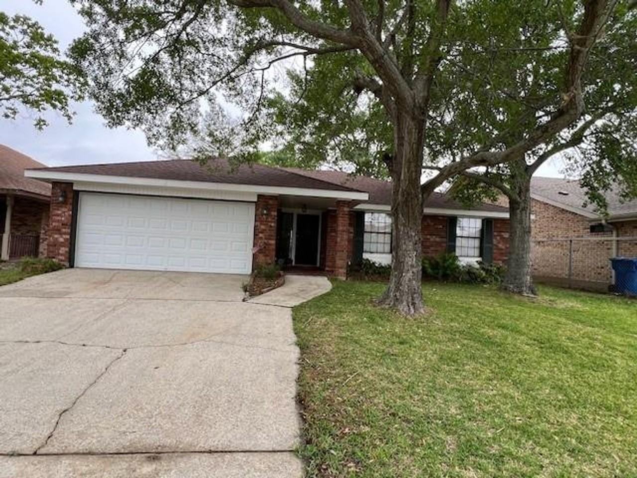 228 Constellation Dr - Photo 2 of 15