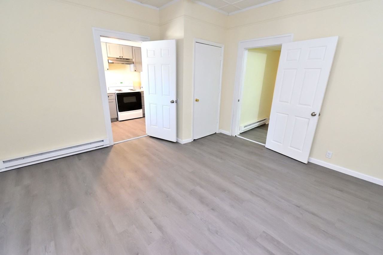 827 Gay St - Photo 4 of 12