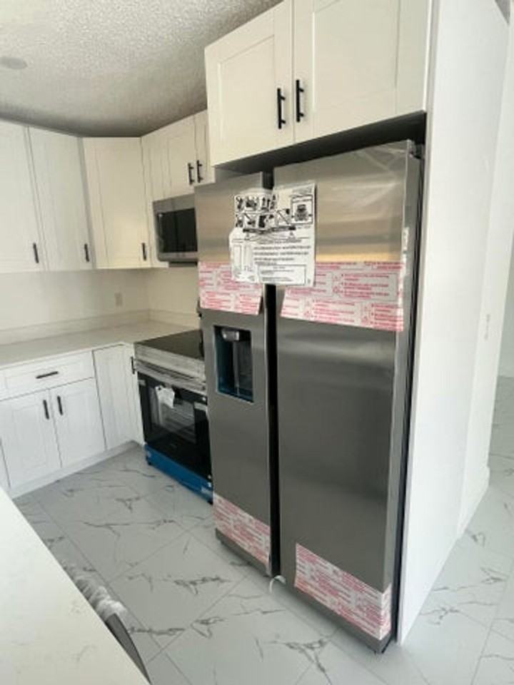 2747 Summit Blvd - Photo 2 of 17