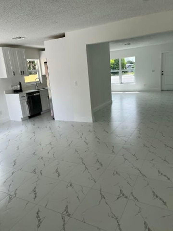 2747 Summit Blvd - Photo 3 of 17