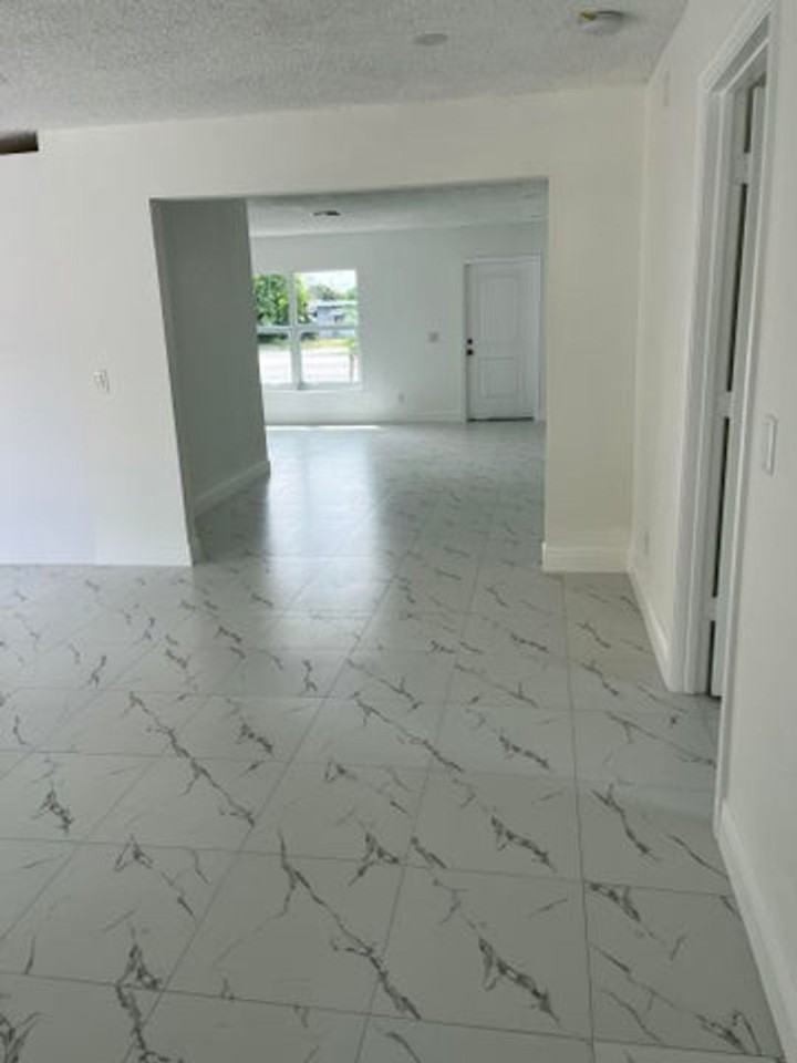 2747 Summit Blvd - Photo 4 of 17