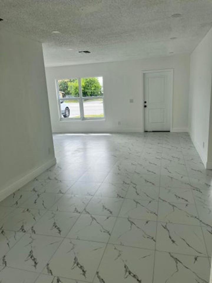 2747 Summit Blvd - Photo 5 of 17