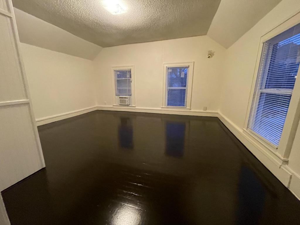 635 Orville Ave - Photo 3 of 34