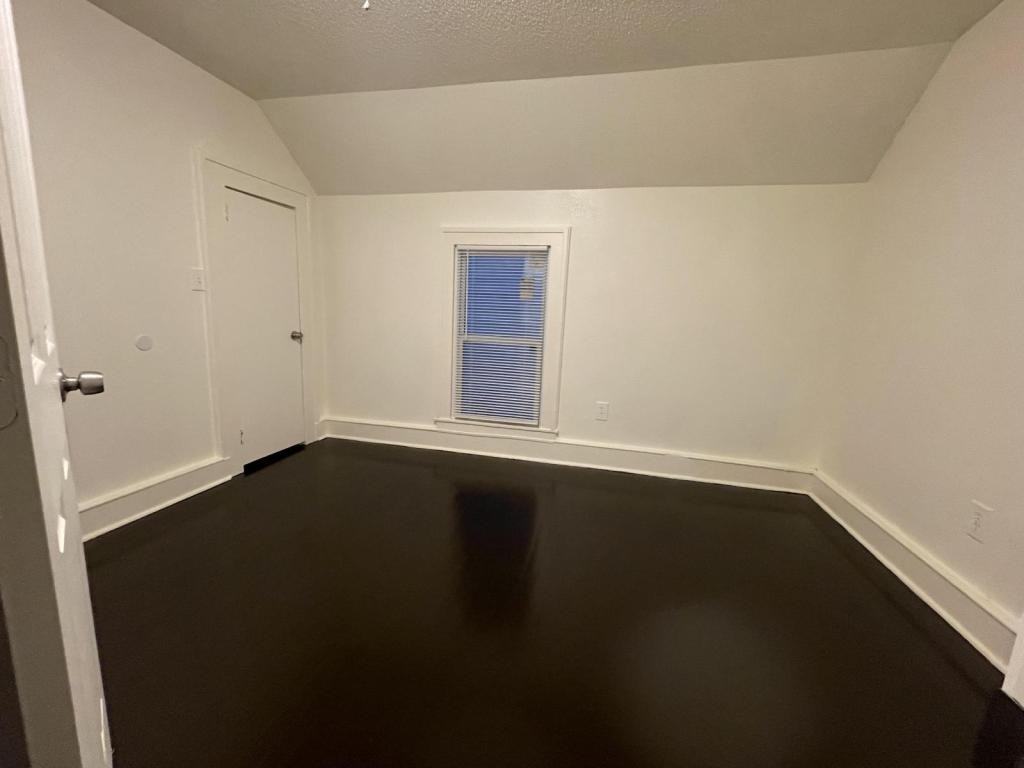 635 Orville Ave - Photo 5 of 34