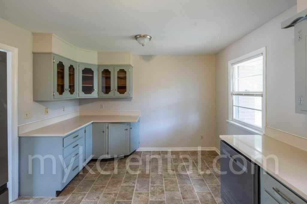 9108 W 95th St - Photo 4 of 23