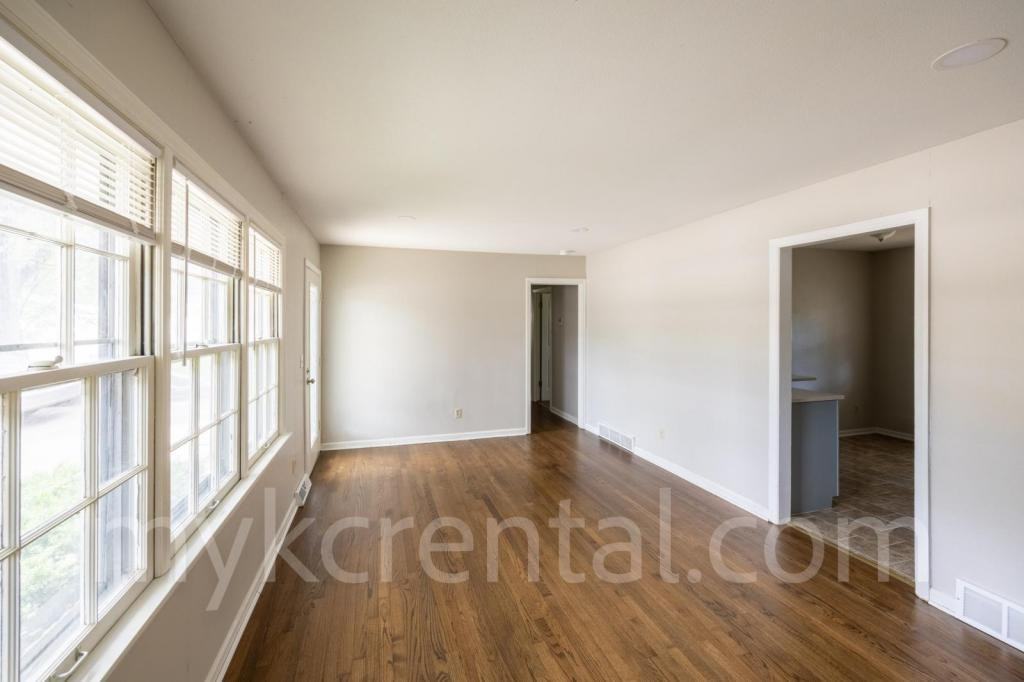 9108 W 95th St - Photo 6 of 23