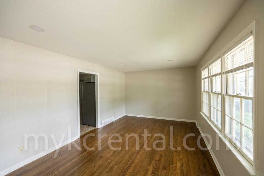 9108 W 95th St - Photo 7 of 23