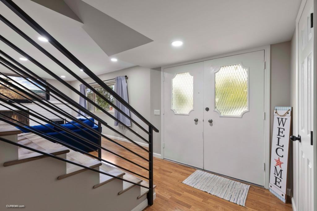 1870 Jeffrey Ave - Photo 3 of 31