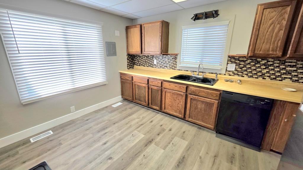 1658 Gibson Ave - Photo 2 of 10