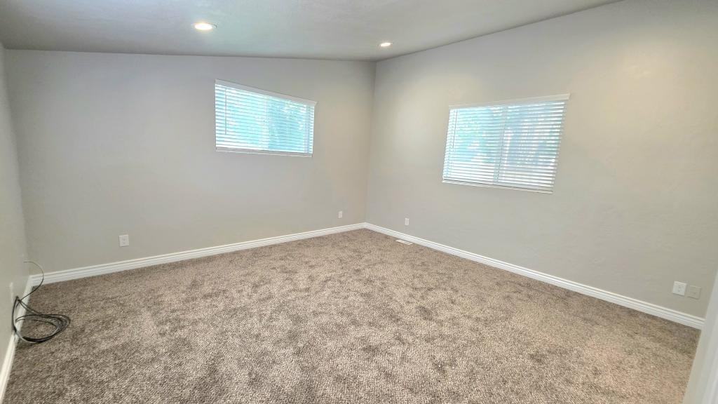 1658 Gibson Ave - Photo 5 of 10