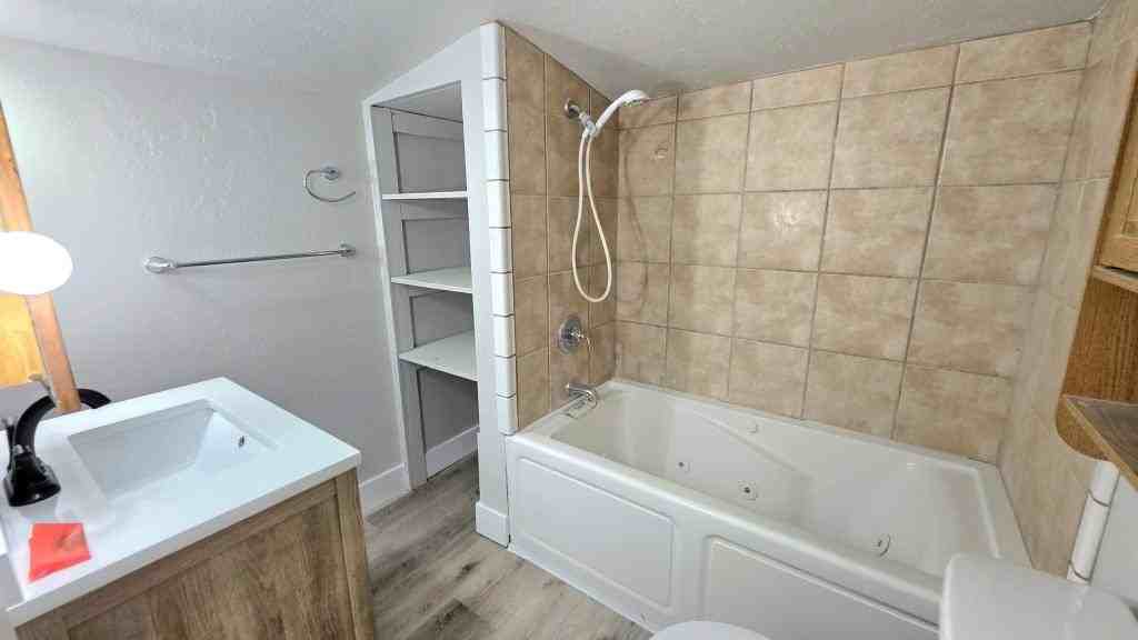 1658 Gibson Ave - Photo 7 of 10