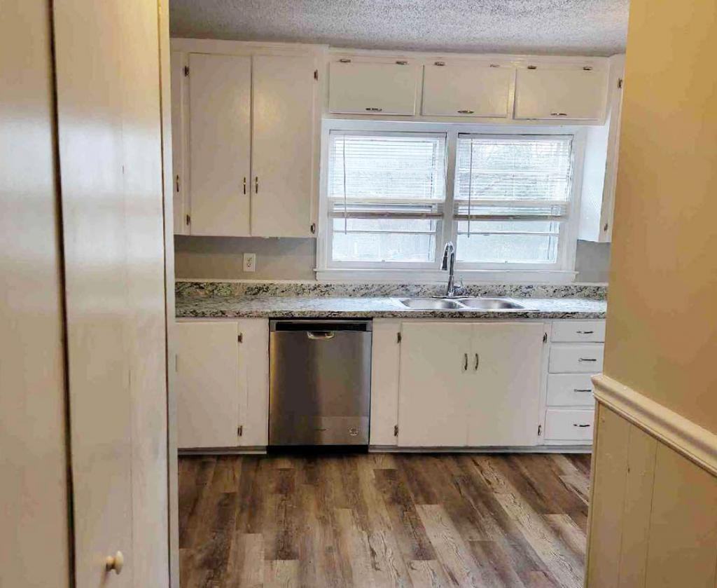 5405 Hilltop Cir - Photo 3 of 12