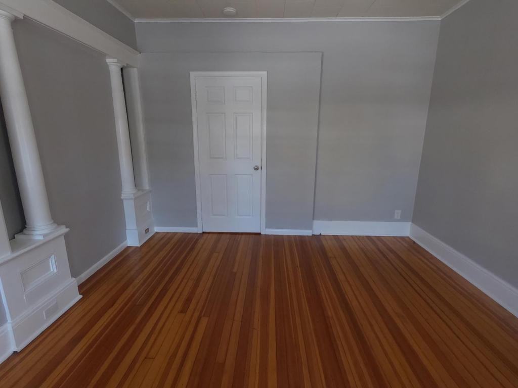52 Grove Ave - Photo 5 of 18