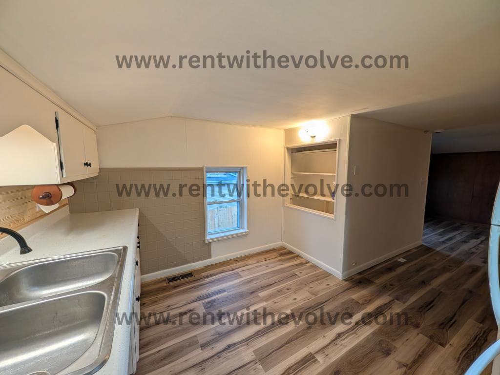 1620 1/2 P Ave - Photo 5 of 12
