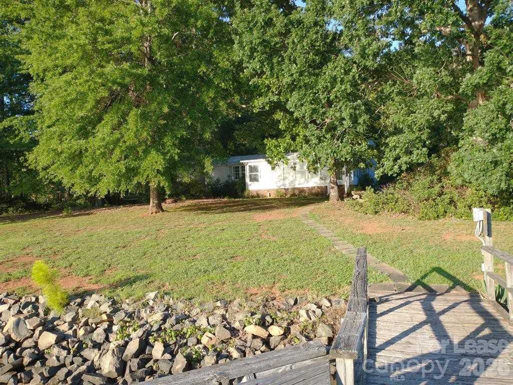 447 Kemp Rd - Photo 6 of 30