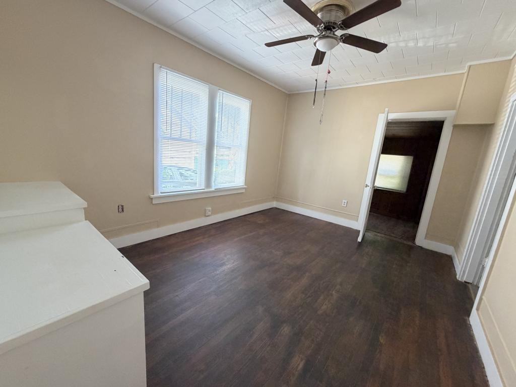 1913 Tilden St - Photo 2 of 11