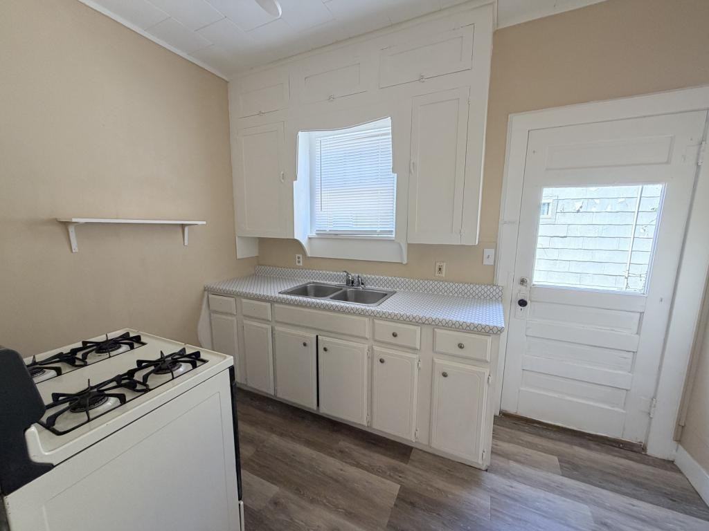 1913 Tilden St - Photo 3 of 11