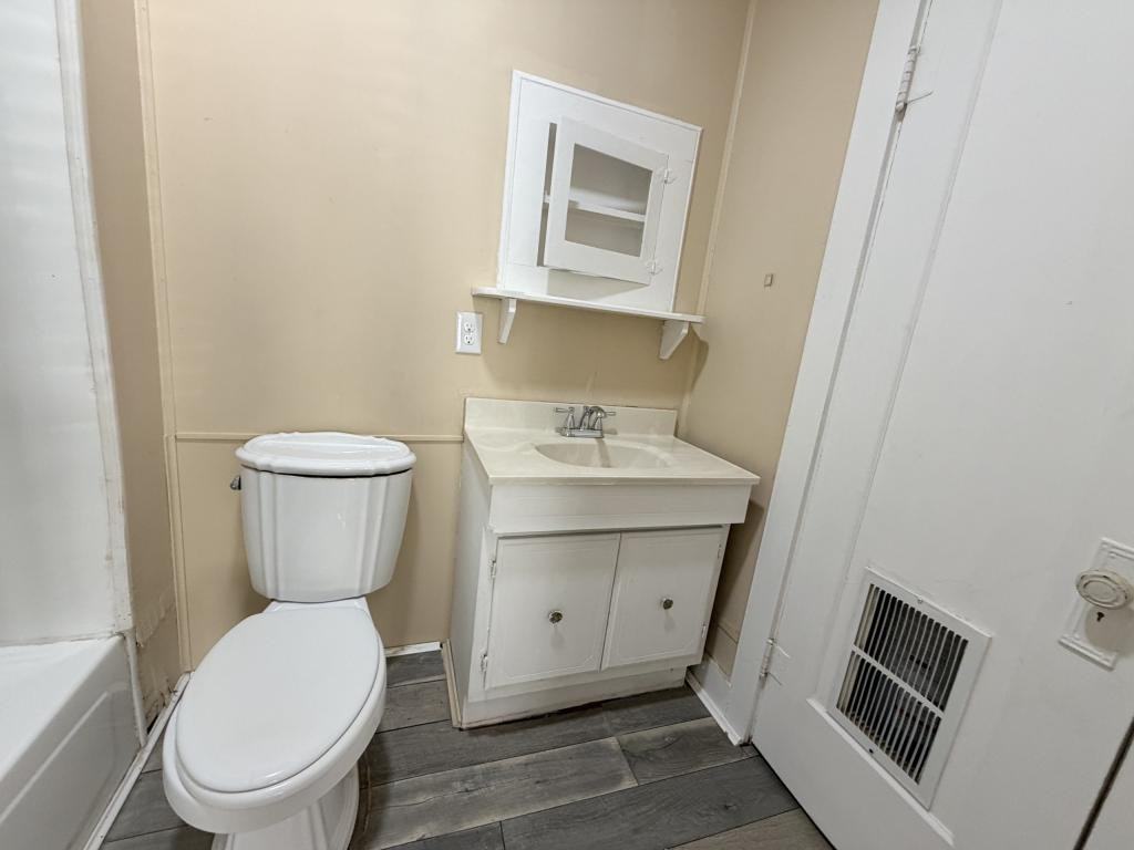 1913 Tilden St - Photo 6 of 11