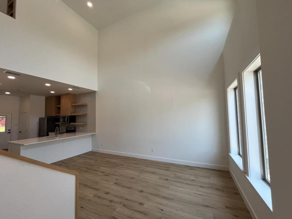 121 Post Oak Rd - Photo 3 of 18
