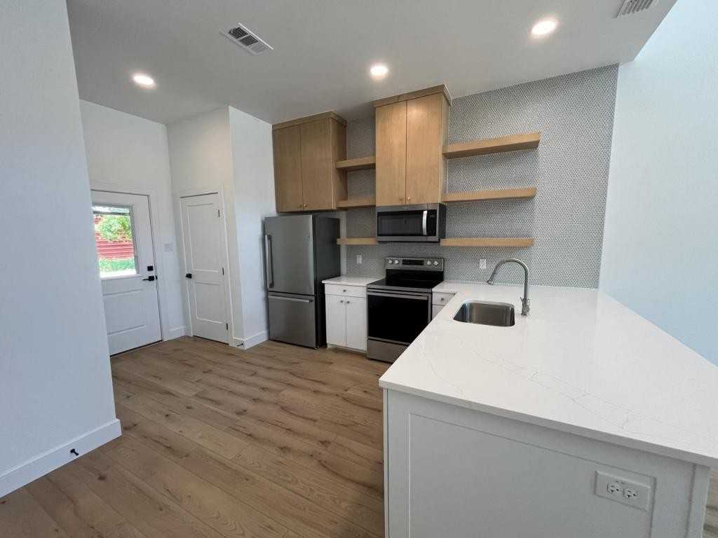121 Post Oak Rd - Photo 6 of 18