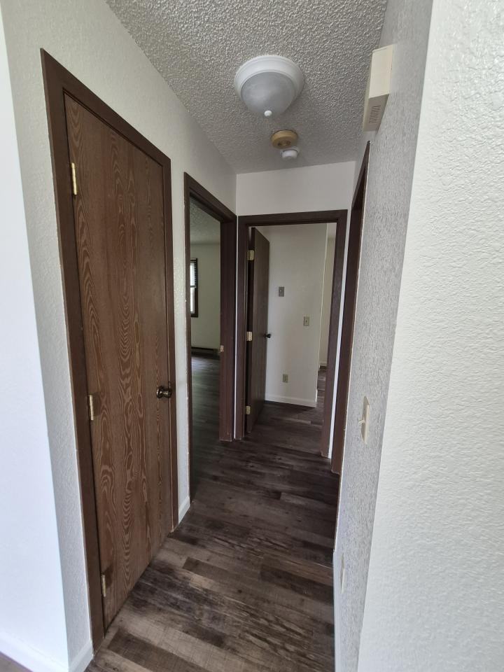 1909 Burnstead Dr - Photo 4 of 8