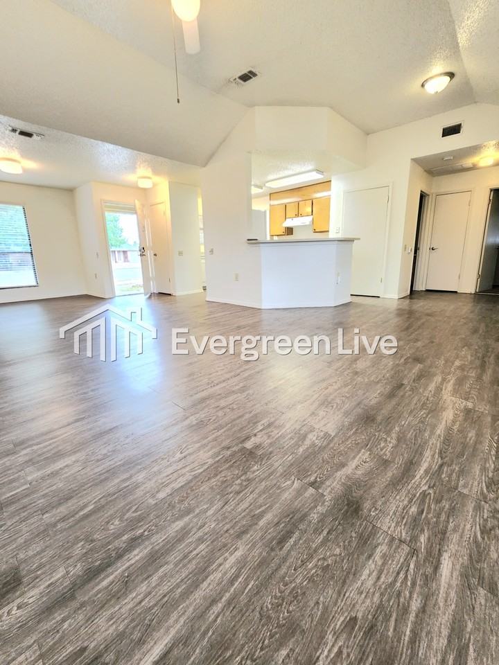 2252 Taos Ct - Photo 4 of 18