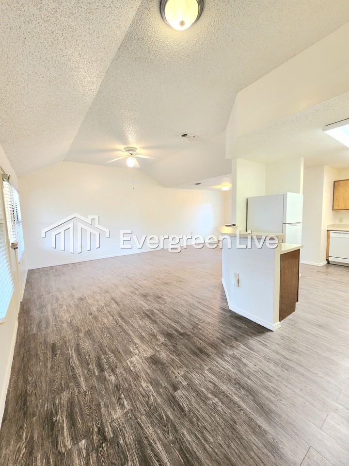 2252 Taos Ct - Photo 5 of 18