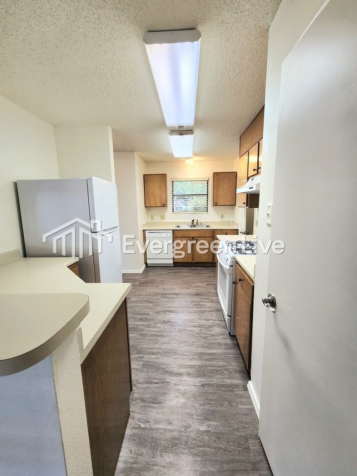 2252 Taos Ct - Photo 6 of 18